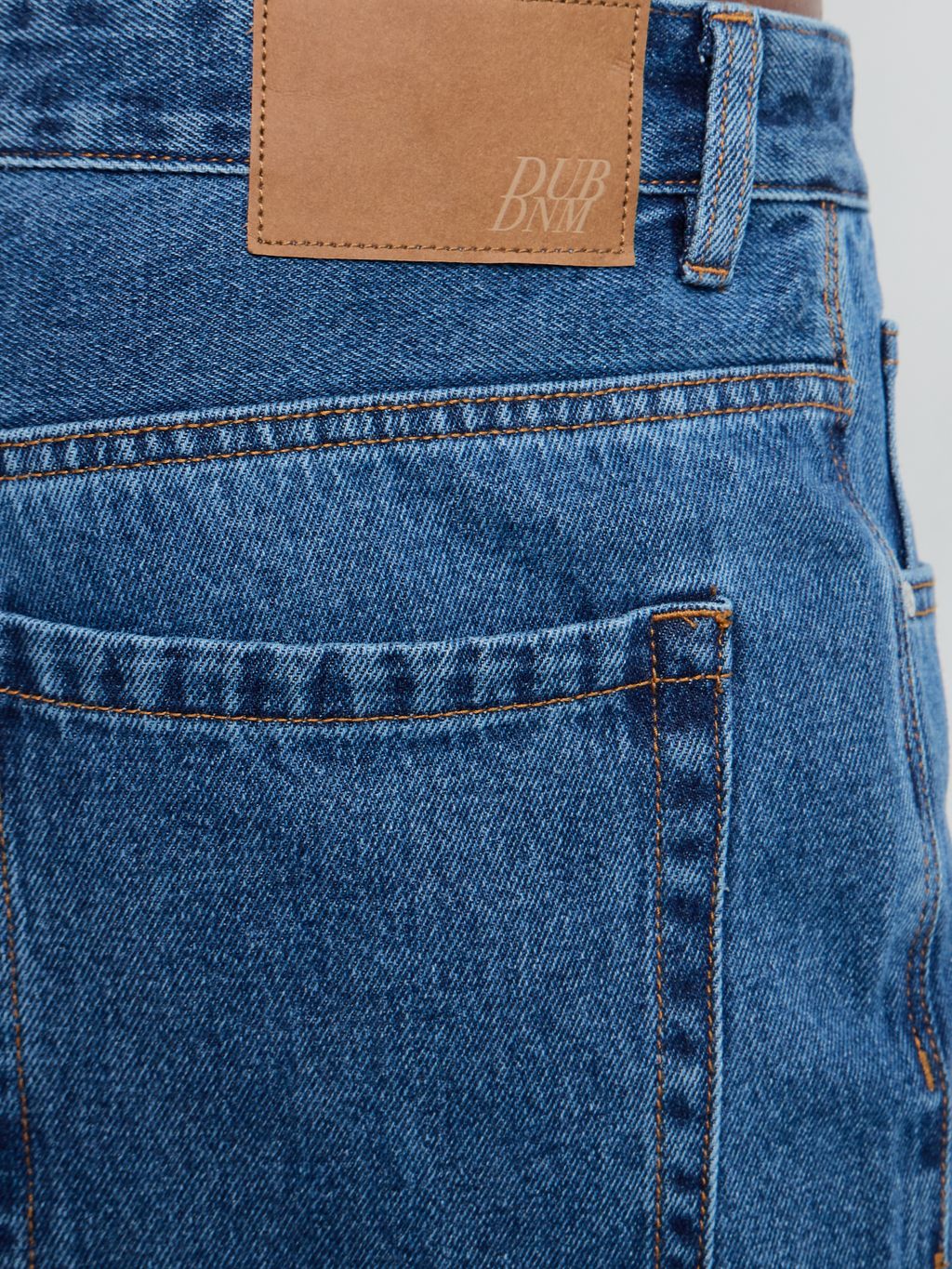 LOOSE FIT JEANS