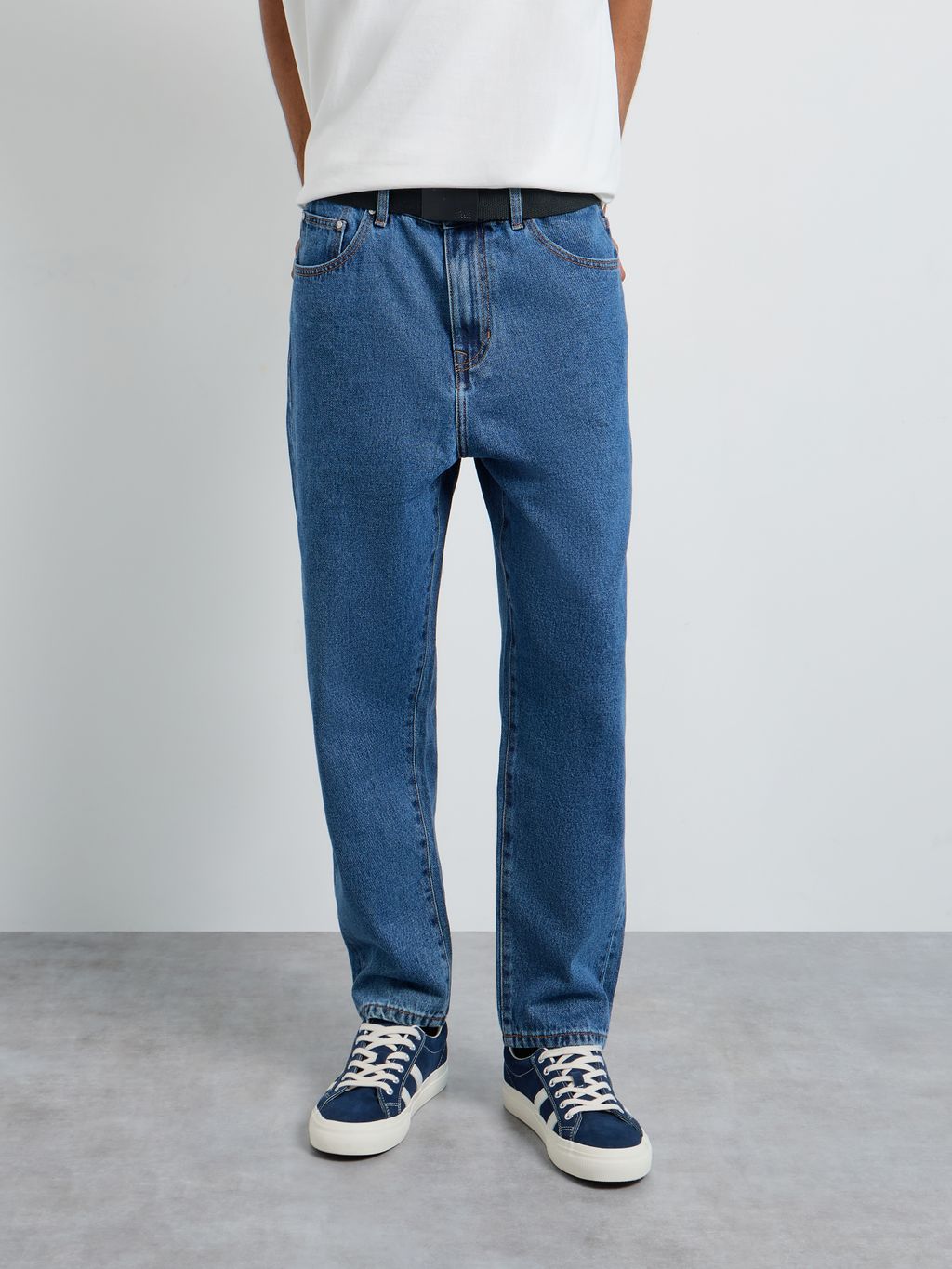 LOOSE FIT JEANS